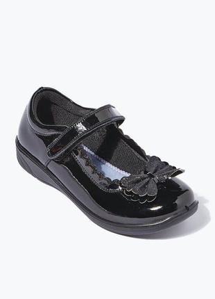 Красиві стильні лакові туфлі для дівчинки від matalan
