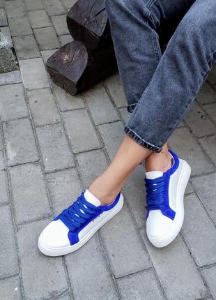 Женские белые кеды с перфорацией