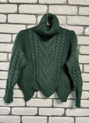 Зелений в'язаний светр з горлом
