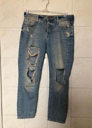 Рваные джинсы с дырками zara