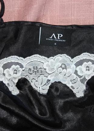 Нежная шелковая ночная рубашка с кружевом пеньюар