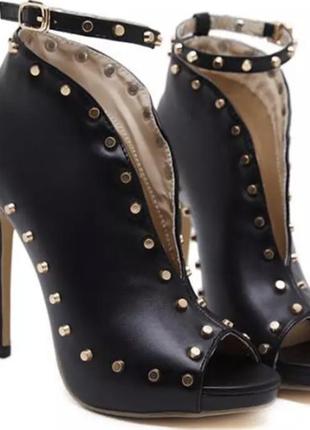 Продам босоніжки жіночі