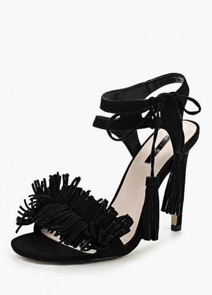 Босоножки с бахромой