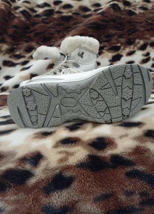 Красивые ботинки-термо зимние белые с опушкой непромокаемые2 фото