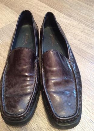 Туфлі, сліпони, лаковані