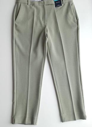 Стильные брюки зауженные к низу