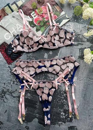 Очень красивый комплект нижнего белья с поясом узор сердце