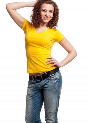 Футболка женская с v-образной горловиной желтого цвета