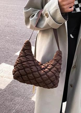 Стьобана коричнева сумочка