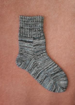 Жіночі в'язані шкарпетки ручної роботи з натуральної пряжі