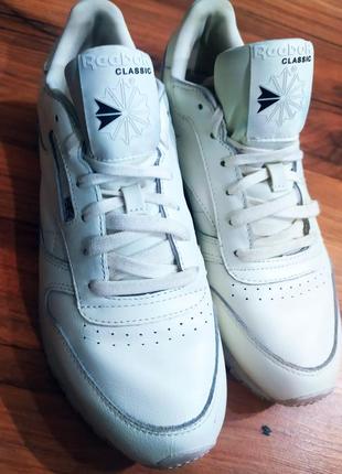 Оригінальні стильні мегаудобные і комфортні кросівки reebok classic leather