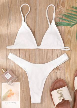 Купальник белый со стрингами лиф треугольниками