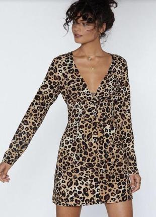 Стильное платье мини в леопардовый принт