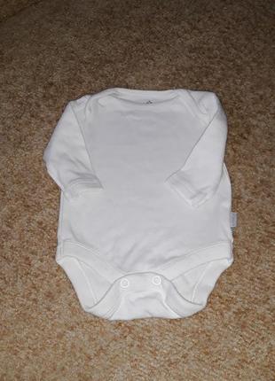 Фирменный бодик на новорожденного