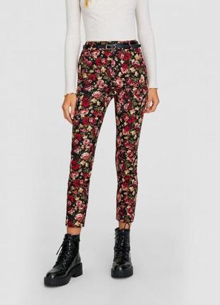 Жіночі бордові брюки в квітковий принт1 фото