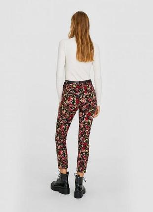 Женские брюки в цветочный принт с поясом3 фото