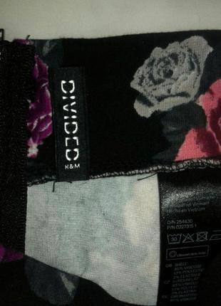Стильна міні-спідниця з квітами3 фото