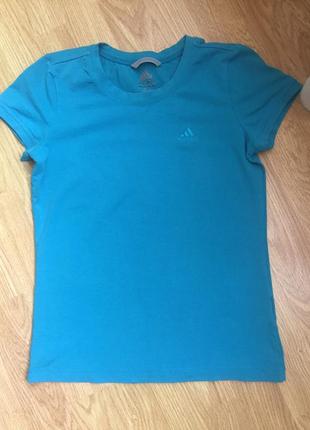 Фірмова спортивна футболка adidas, розмір s