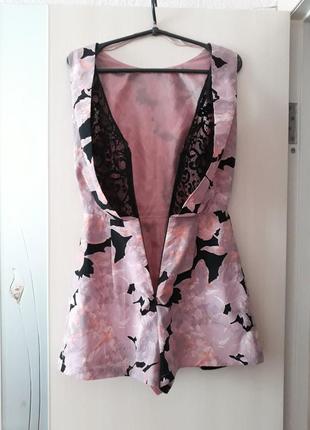 Комбинезон короткий розово-черный с кружевом на спине9 фото