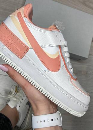 Air force 1 shadow white coral
женские брендовые кроссовки найк белые коралловые жіночі білі помаранчеві кросівки