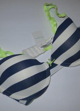 Вгору від купальника 70 в primark
