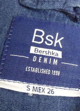 Bershka bsk. джинсовая рубашка с длинным рукавом. xs - s размер.5 фото