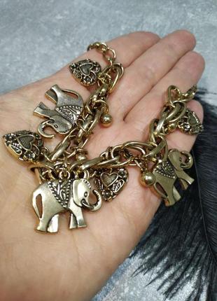 Браслет с подвесками