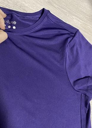 Стильная спортивная  футболка