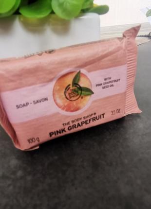 Мыло "розовый грейпфрут"

the body shop pink grapefruit soap2 фото