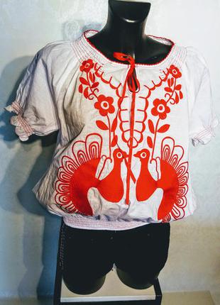 Шикарная блузка с красной вышивкой птицы