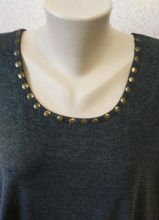 Трикотажная туника с красивым кружевом и дэкором.