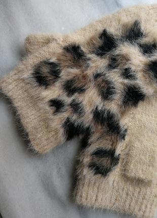Оригинальные перчатки митенки пушистые с принтом леопард корневые черные пятна3 фото