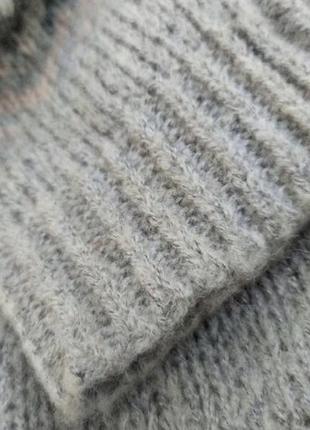 Тёплый свитер с орнаментом3 фото