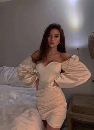 Платье с рукавами буфами