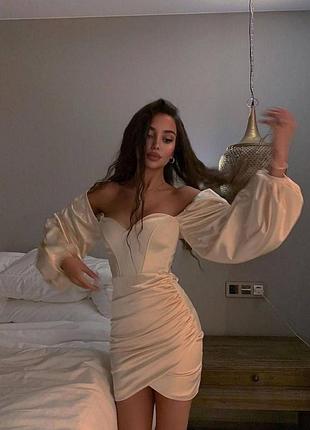 Платье с рукавами буфами