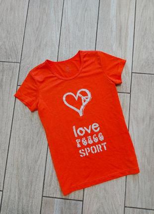 Яркая апельсиновая футболка для юной спортсменки!!
9-10 лет..рост 140 см..1 фото