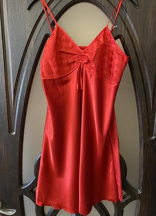 Шикарний червоний, ажурний пенюар 100% полістер.