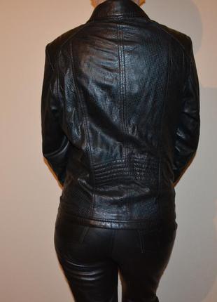 Жіноча шкіряна куртка c&a , l р.3 фото