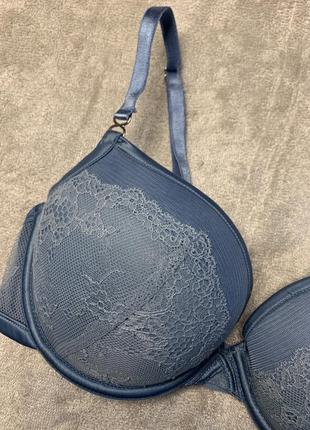 38.  бюстгальтер