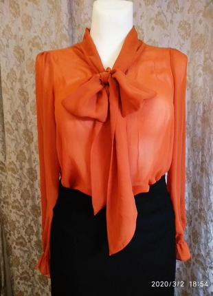 Очень красивая и нежная шифоновая блуза на завязках  с бантом от new look оранжевого цвета размер