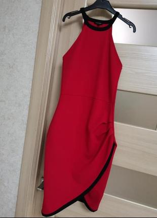 Червона сукня стильне