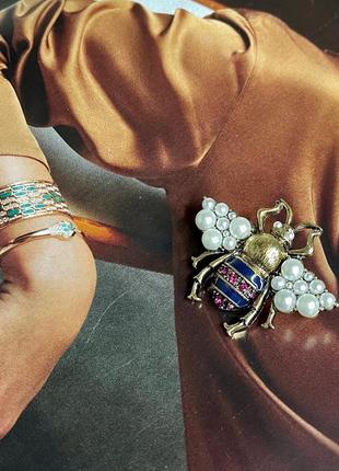 Роскошная брошь пчела с бусинами и камнями