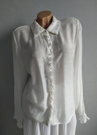 Винтажная блуза с кружевным воротником.
