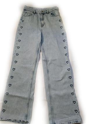 Джинсы с сердечками