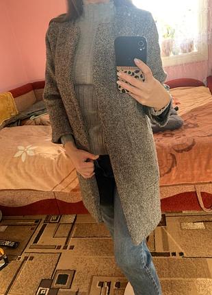 Твидое пальто в наличии