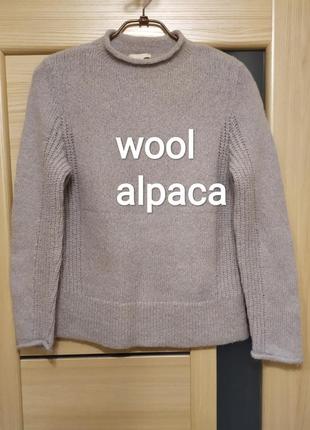 Теплый брендовый свитер