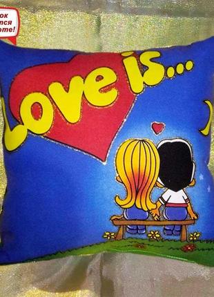 Подарунок коханій жінці на день закоханих — світна подушка love is1 фото