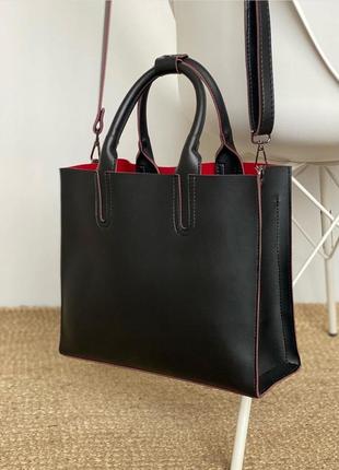 Стильная чёрная сумка с красной окантовкой2 фото