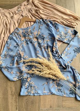 Блуза в цветочный принт с драпировкой