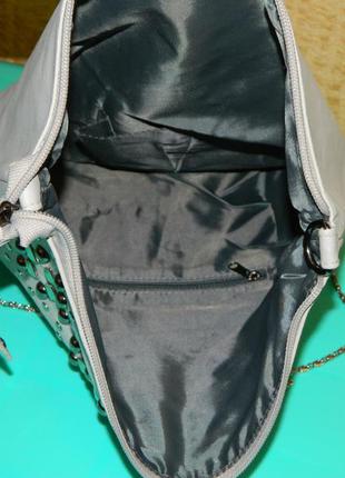 Сіра жіноча сумка крос боді клатч із залізними заклепками jane norman5 фото